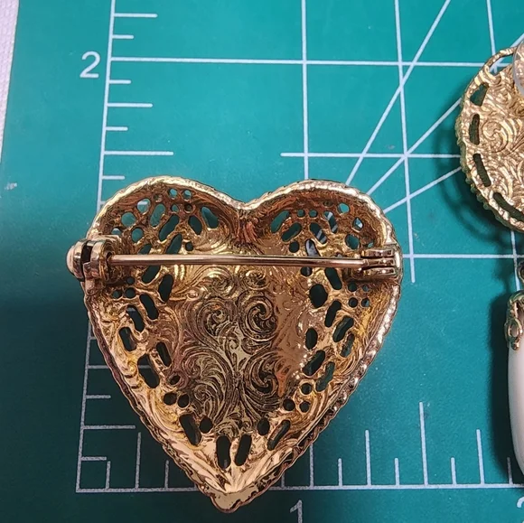 1928 Vintage Glass Hand Painted Heart Brooch and Earrings - Picture 7 of 9